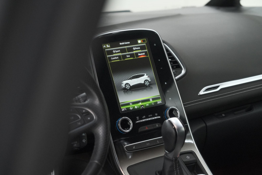 Renault Scénic TCE 160 EDC Black Edition | Trekhaak | Adaptieve Cruise Control | BOSE Premium Audio | Panoramadak
