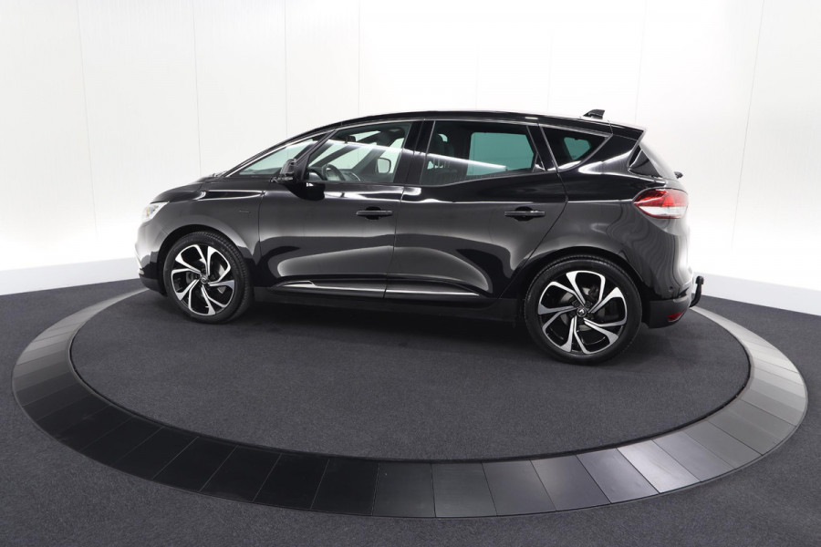 Renault Scénic TCE 160 EDC Black Edition | Trekhaak | Adaptieve Cruise Control | BOSE Premium Audio | Panoramadak