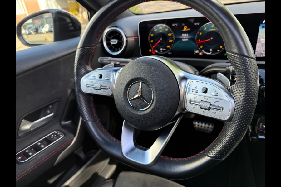 Mercedes-Benz A-Klasse 180 PRESTIGE AMG 2020 PANO LEDER ALCANTARA CARPLAY