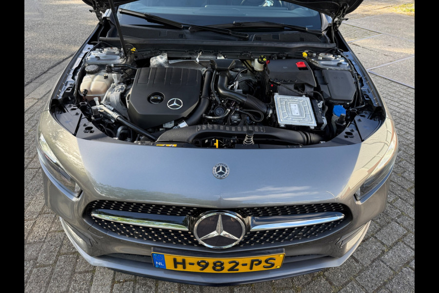 Mercedes-Benz A-Klasse 180 PRESTIGE AMG 2020 PANO LEDER ALCANTARA CARPLAY