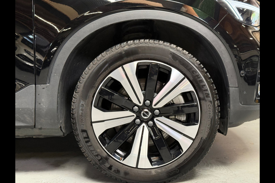 Volvo XC40 Recharge Core 70 kWh | Pano | Led | Stuur/Stoel verwarming | Camera | Carplay