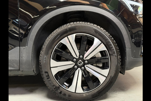 Volvo XC40 Recharge Core 70 kWh | Pano | Led | Stuur/Stoel verwarming | Camera | Carplay