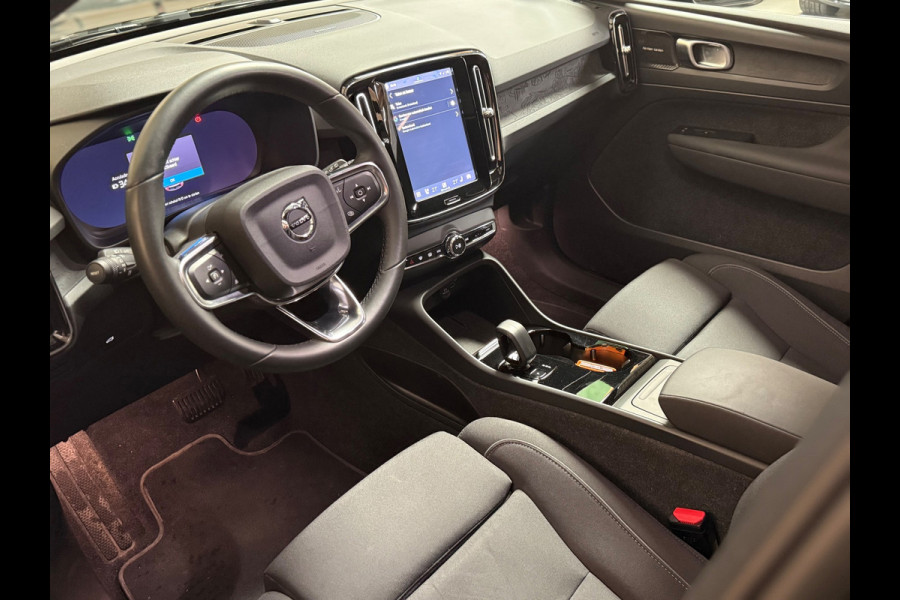 Volvo XC40 Recharge Core 70 kWh | Pano | Led | Stuur/Stoel verwarming | Camera | Carplay