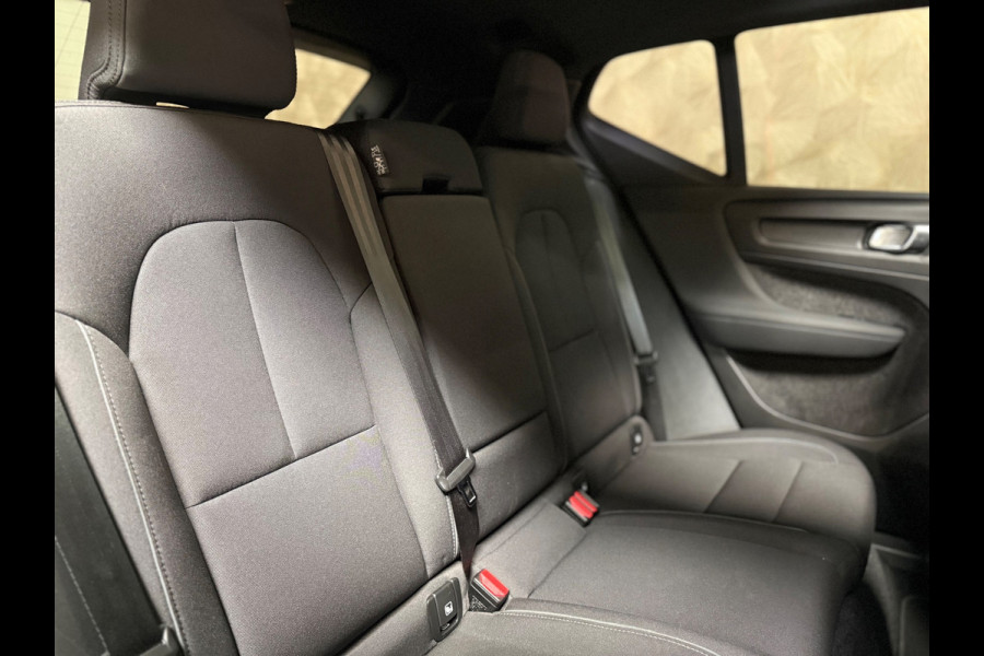 Volvo XC40 Recharge Core 70 kWh | Pano | Led | Stuur/Stoel verwarming | Camera | Carplay