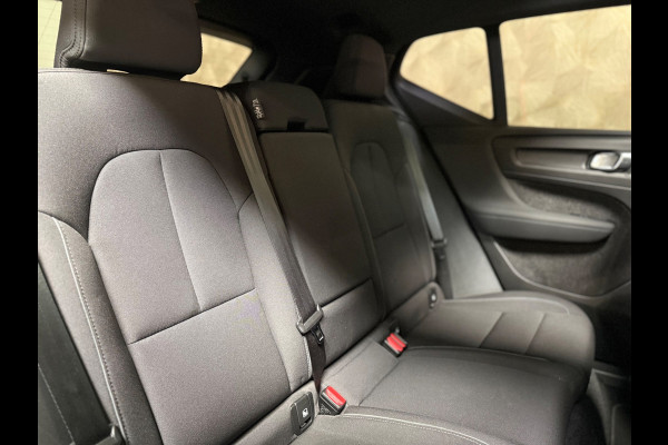 Volvo XC40 Recharge Core 70 kWh | Pano | Led | Stuur/Stoel verwarming | Camera | Carplay