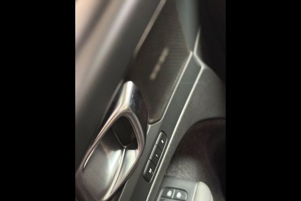 Volvo XC40 Recharge Core 70 kWh | Pano | Led | Stuur/Stoel verwarming | Camera | Carplay
