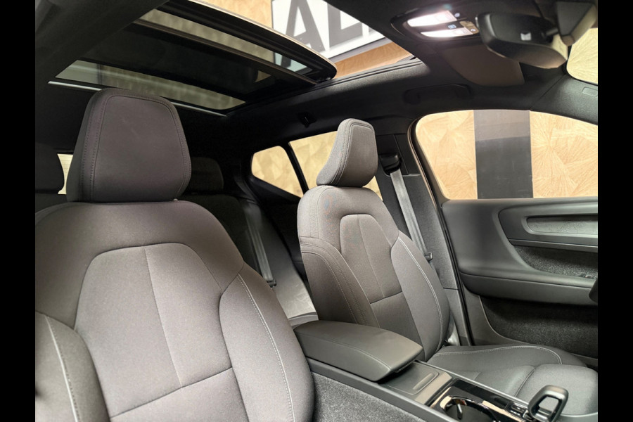 Volvo XC40 Recharge Core 70 kWh | Pano | Led | Stuur/Stoel verwarming | Camera | Carplay