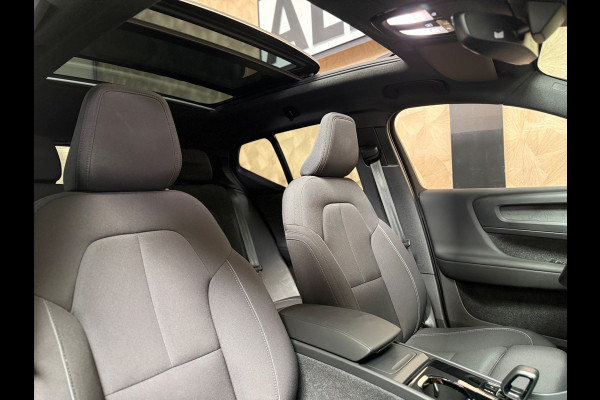 Volvo XC40 Recharge Core 70 kWh | Pano | Led | Stuur/Stoel verwarming | Camera | Carplay
