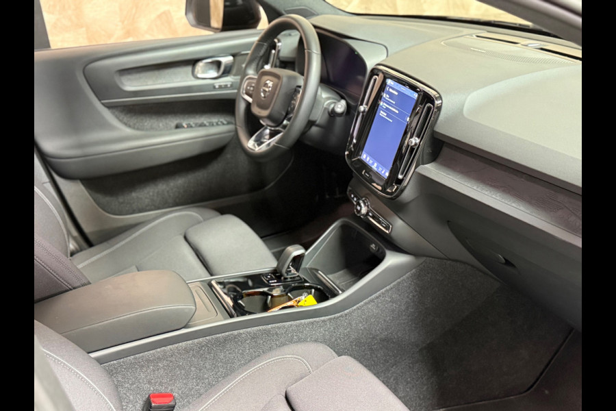 Volvo XC40 Recharge Core 70 kWh | Pano | Led | Stuur/Stoel verwarming | Camera | Carplay