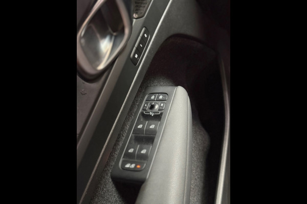 Volvo XC40 Recharge Core 70 kWh | Pano | Led | Stuur/Stoel verwarming | Camera | Carplay