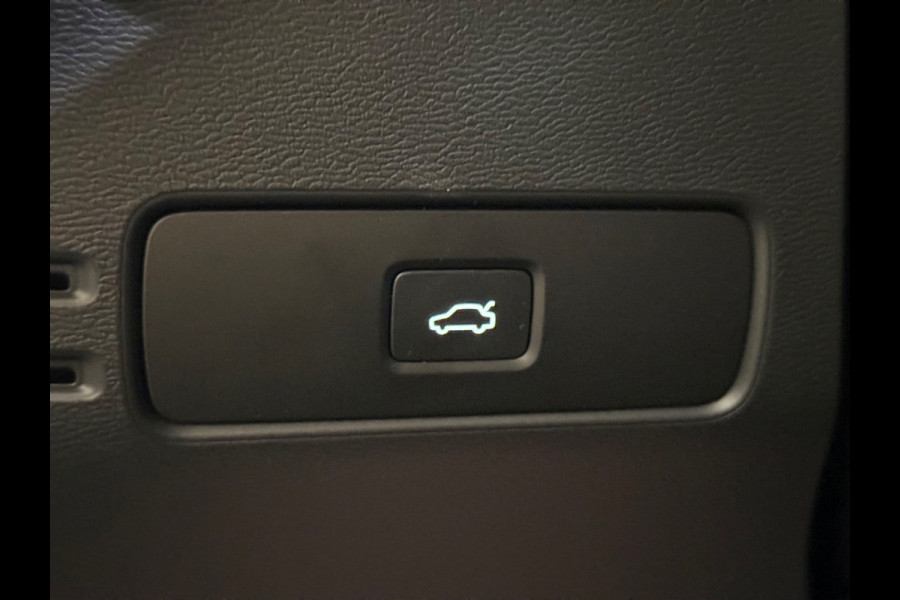 Volvo XC40 Recharge Core 70 kWh | Pano | Led | Stuur/Stoel verwarming | Camera | Carplay