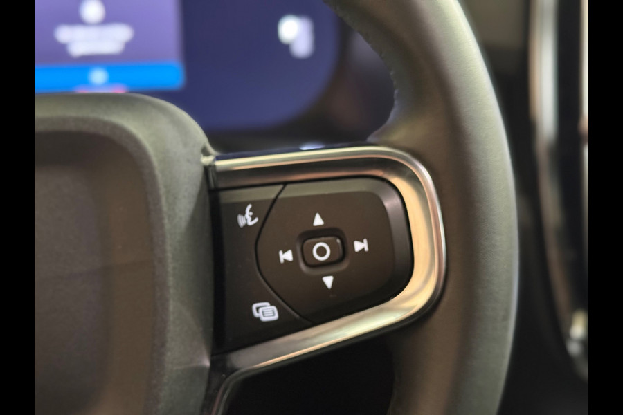 Volvo XC40 Recharge Core 70 kWh | Pano | Led | Stuur/Stoel verwarming | Camera | Carplay