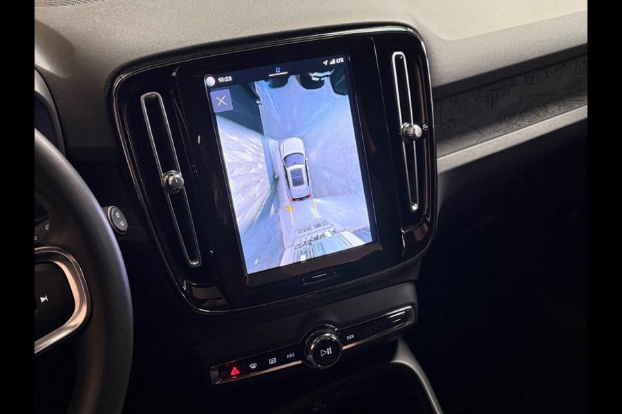 Volvo XC40 Recharge Core 70 kWh | Pano | Led | Stuur/Stoel verwarming | Camera | Carplay