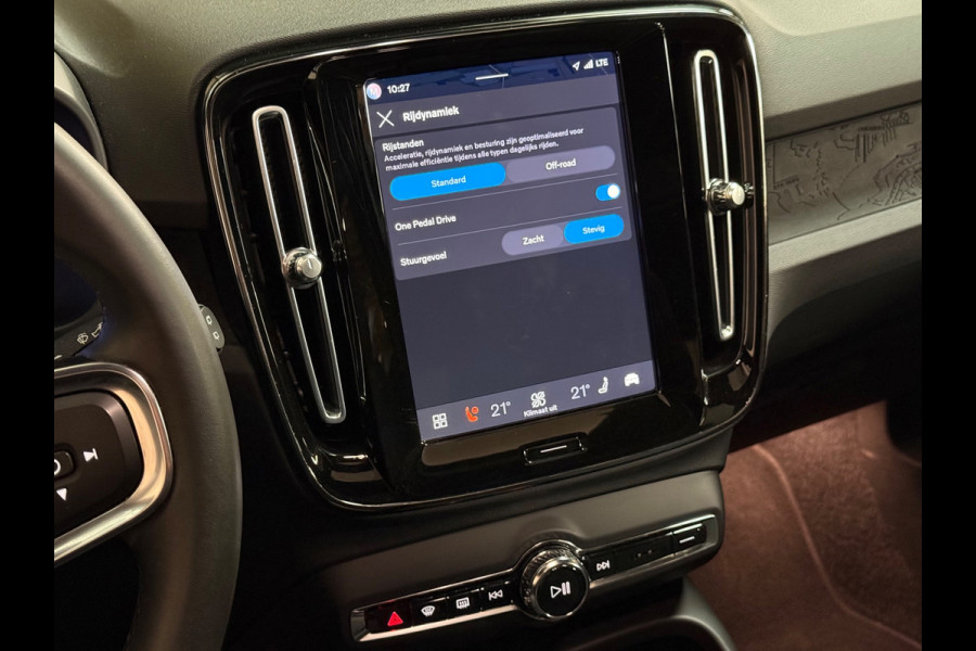 Volvo XC40 Recharge Core 70 kWh | Pano | Led | Stuur/Stoel verwarming | Camera | Carplay