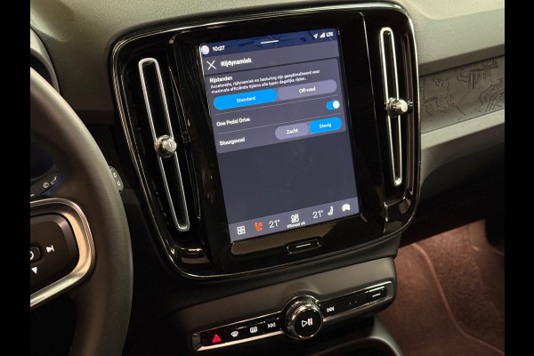 Volvo XC40 Recharge Core 70 kWh | Pano | Led | Stuur/Stoel verwarming | Camera | Carplay