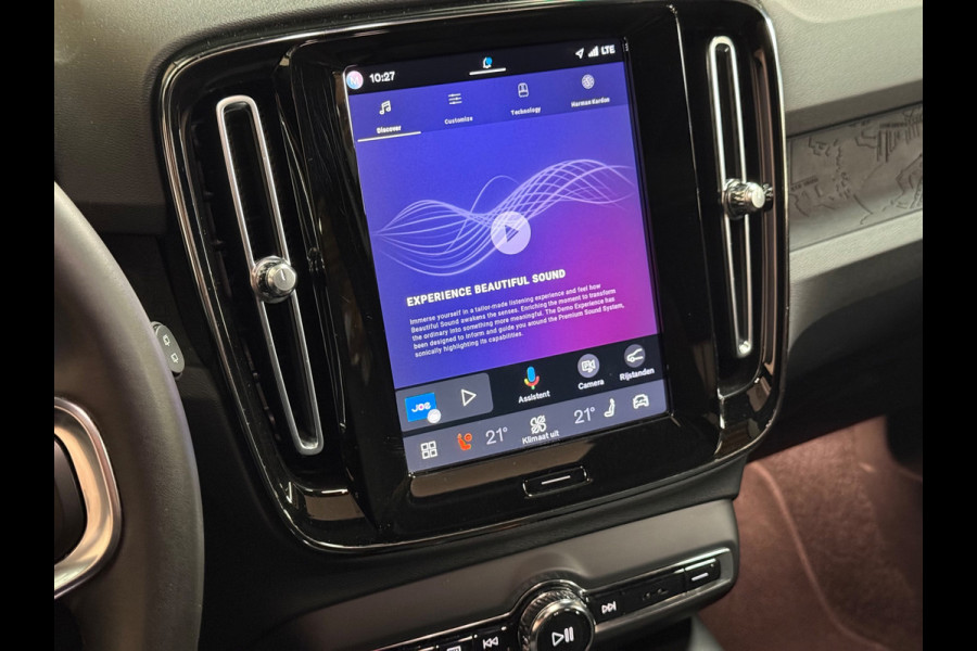 Volvo XC40 Recharge Core 70 kWh | Pano | Led | Stuur/Stoel verwarming | Camera | Carplay
