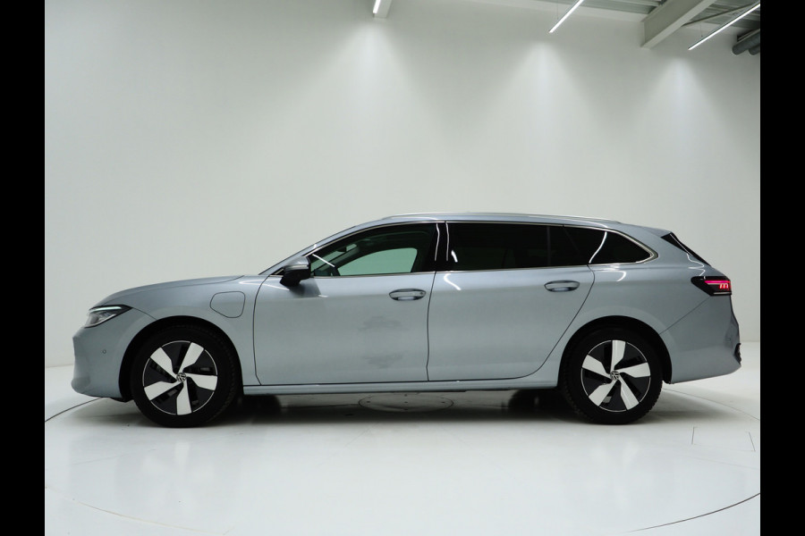 Volkswagen Passat Variant 1.5 eHybrid Elegance | Panoramadak | Leder | Trekhaak | HUD | Massage | 360 | Sfeerlicht | Keyless | Carplay