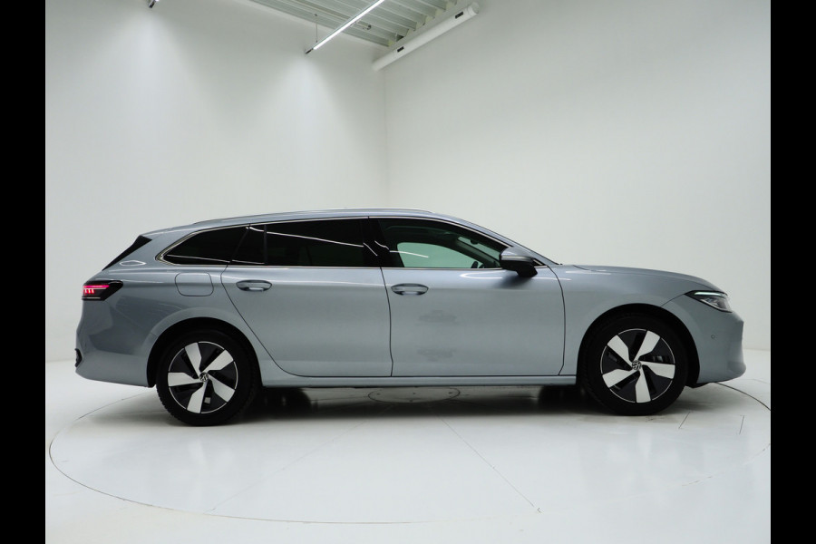 Volkswagen Passat Variant 1.5 eHybrid Elegance | Panoramadak | Leder | Trekhaak | HUD | Massage | 360 | Sfeerlicht | Keyless | Carplay