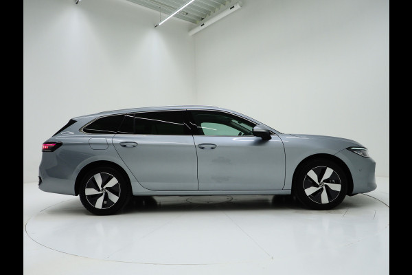 Volkswagen Passat Variant 1.5 eHybrid Elegance | Panoramadak | Leder | Trekhaak | HUD | Massage | 360 | Sfeerlicht | Keyless | Carplay
