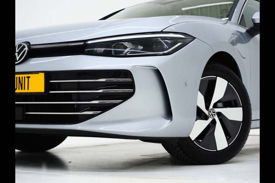 Volkswagen Passat Variant 1.5 eHybrid Elegance | Panoramadak | Leder | Trekhaak | HUD | Massage | 360 | Sfeerlicht | Keyless | Carplay