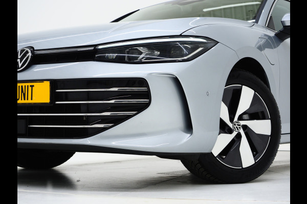 Volkswagen Passat Variant 1.5 eHybrid Elegance | Panoramadak | Leder | Trekhaak | HUD | Massage | 360 | Sfeerlicht | Keyless | Carplay