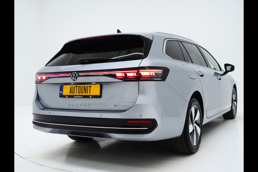 Volkswagen Passat Variant 1.5 eHybrid Elegance | Panoramadak | Leder | Trekhaak | HUD | Massage | 360 | Sfeerlicht | Keyless | Carplay