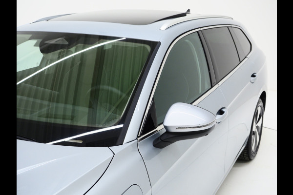 Volkswagen Passat Variant 1.5 eHybrid Elegance | Panoramadak | Leder | Trekhaak | HUD | Massage | 360 | Sfeerlicht | Keyless | Carplay