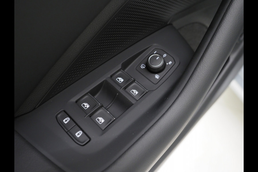 Volkswagen Passat Variant 1.5 eHybrid Elegance | Panoramadak | Leder | Trekhaak | HUD | Massage | 360 | Sfeerlicht | Keyless | Carplay