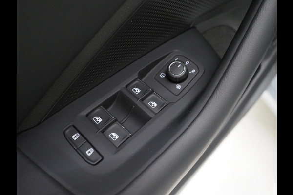 Volkswagen Passat Variant 1.5 eHybrid Elegance | Panoramadak | Leder | Trekhaak | HUD | Massage | 360 | Sfeerlicht | Keyless | Carplay