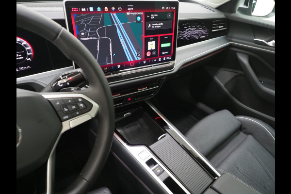Volkswagen Passat Variant 1.5 eHybrid Elegance | Panoramadak | Leder | Trekhaak | HUD | Massage | 360 | Sfeerlicht | Keyless | Carplay