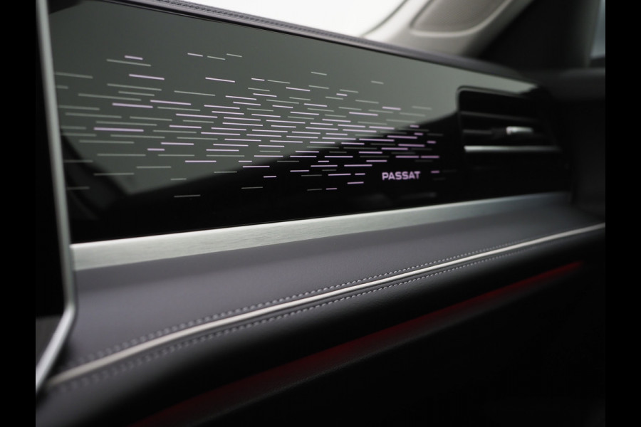Volkswagen Passat Variant 1.5 eHybrid Elegance | Panoramadak | Leder | Trekhaak | HUD | Massage | 360 | Sfeerlicht | Keyless | Carplay