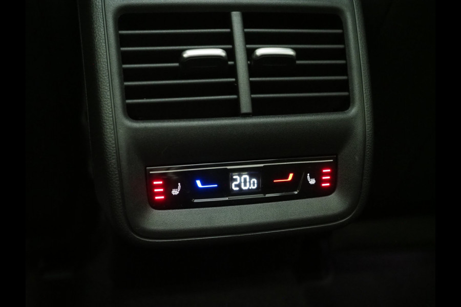 Volkswagen Passat Variant 1.5 eHybrid Elegance | Panoramadak | Leder | Trekhaak | HUD | Massage | 360 | Sfeerlicht | Keyless | Carplay