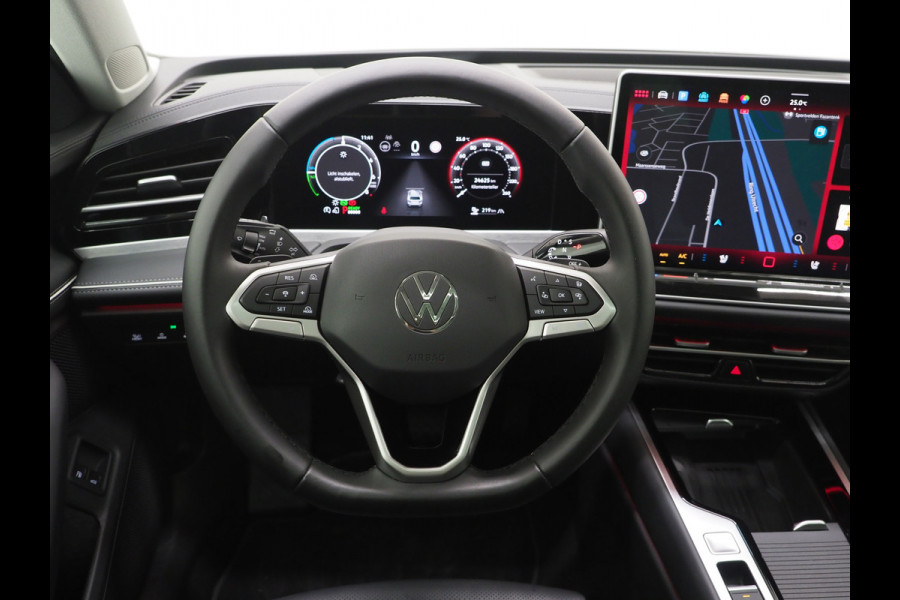 Volkswagen Passat Variant 1.5 eHybrid Elegance | Panoramadak | Leder | Trekhaak | HUD | Massage | 360 | Sfeerlicht | Keyless | Carplay