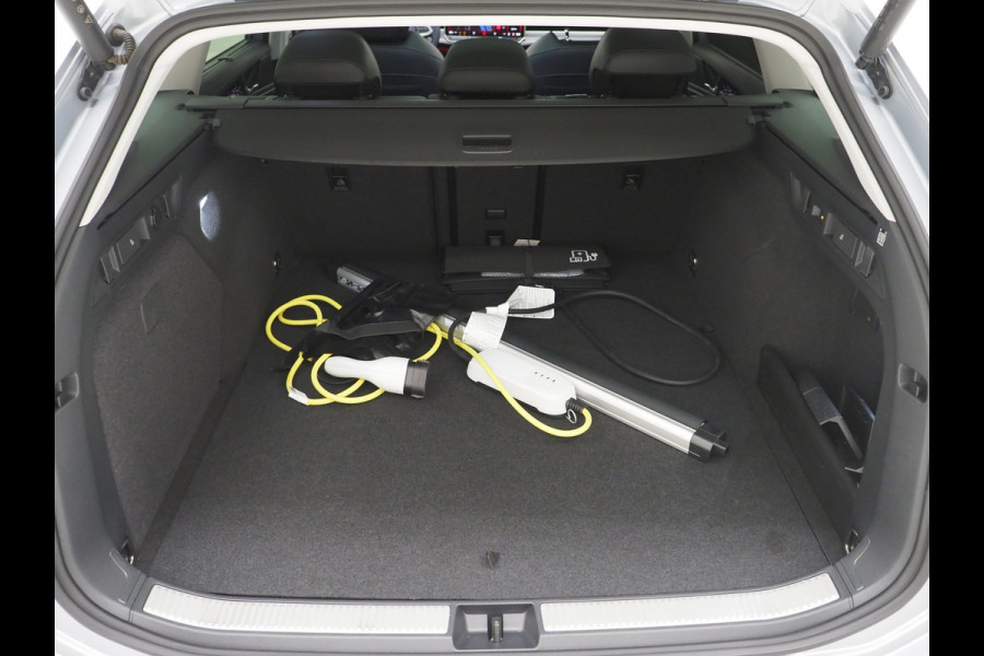 Volkswagen Passat Variant 1.5 eHybrid Elegance | Panoramadak | Leder | Trekhaak | HUD | Massage | 360 | Sfeerlicht | Keyless | Carplay
