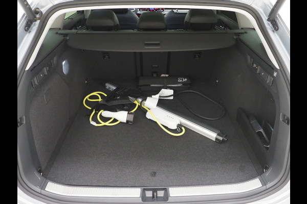 Volkswagen Passat Variant 1.5 eHybrid Elegance | Panoramadak | Leder | Trekhaak | HUD | Massage | 360 | Sfeerlicht | Keyless | Carplay