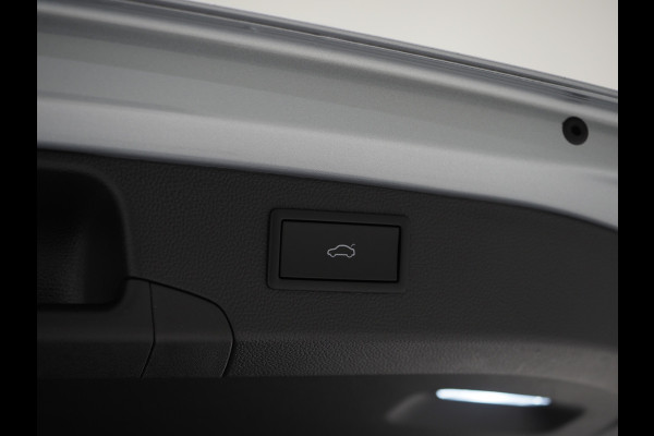 Volkswagen Passat Variant 1.5 eHybrid Elegance | Panoramadak | Leder | Trekhaak | HUD | Massage | 360 | Sfeerlicht | Keyless | Carplay