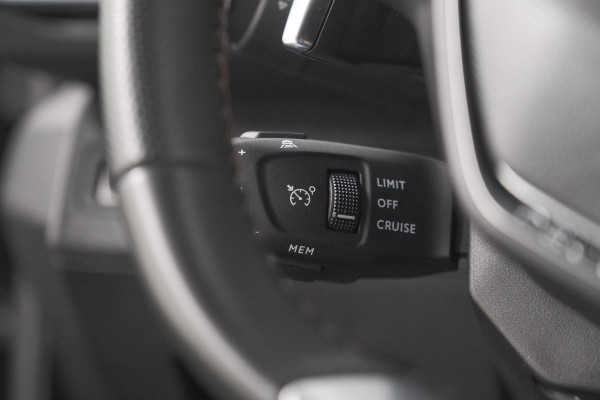 Peugeot 3008 PureTech 130 EAT8 GT | Camera | Adaptieve Cruise Control | Alcantara Bekleding | Dodehoekdetectie