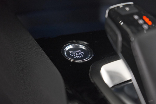 Peugeot 3008 PureTech 130 EAT8 GT | Camera | Adaptieve Cruise Control | Alcantara Bekleding | Dodehoekdetectie