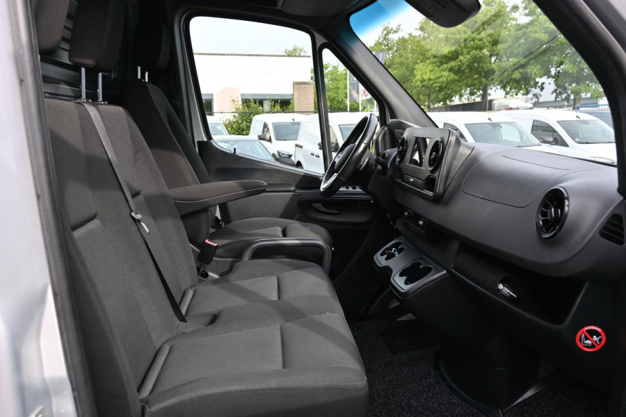 Mercedes-Benz Sprinter 317 CDI L3H2 3500 KG trekhaak, LED, Geveerde stoel