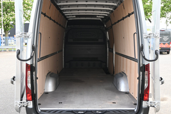 Mercedes-Benz Sprinter 317 CDI L3H2 3500 KG trekhaak, LED, Geveerde stoel