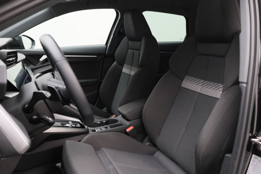 Audi A3 Sportback 30 TFSI Attitude Virtual Cockpit, Sportstoelen, Apple Carplay, LED, Climate, PDC
