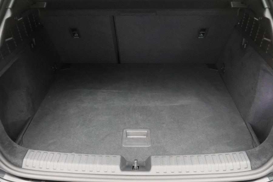 Audi A3 Sportback 30 TFSI Attitude Virtual Cockpit, Sportstoelen, Apple Carplay, LED, Climate, PDC