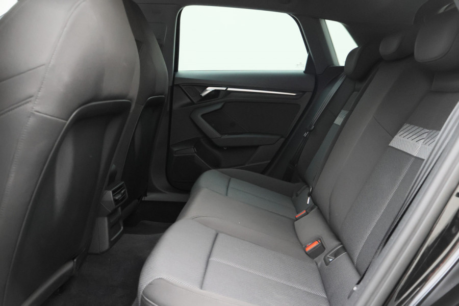 Audi A3 Sportback 30 TFSI Attitude Virtual Cockpit, Sportstoelen, Apple Carplay, LED, Climate, PDC