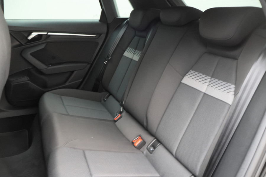Audi A3 Sportback 30 TFSI Attitude Virtual Cockpit, Sportstoelen, Apple Carplay, LED, Climate, PDC