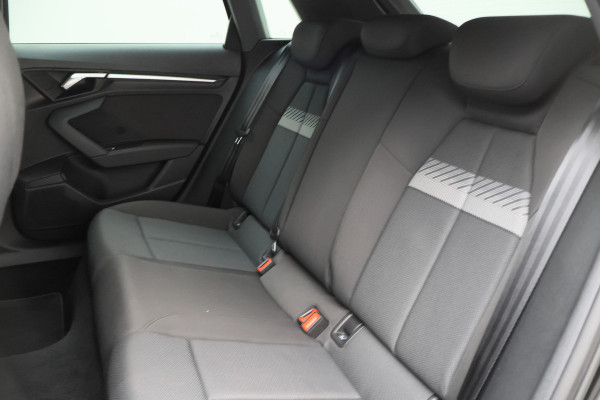 Audi A3 Sportback 30 TFSI Attitude Virtual Cockpit, Sportstoelen, Apple Carplay, LED, Climate, PDC