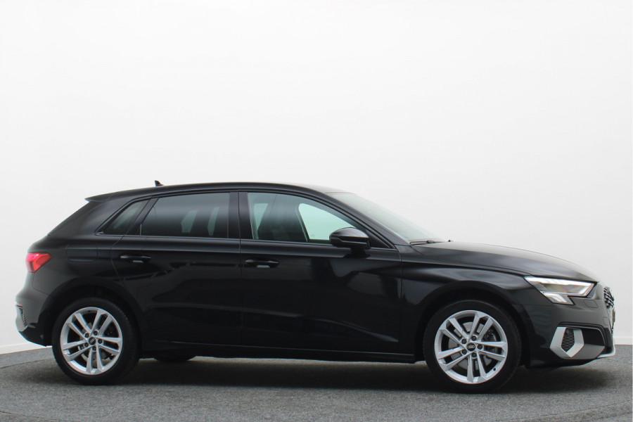 Audi A3 Sportback 30 TFSI Attitude Virtual Cockpit, Sportstoelen, Apple Carplay, LED, Climate, PDC