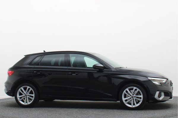 Audi A3 Sportback 30 TFSI Attitude Virtual Cockpit, Sportstoelen, Apple Carplay, LED, Climate, PDC