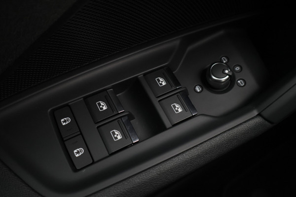 Audi A3 Sportback 30 TFSI Attitude Virtual Cockpit, Sportstoelen, Apple Carplay, LED, Climate, PDC