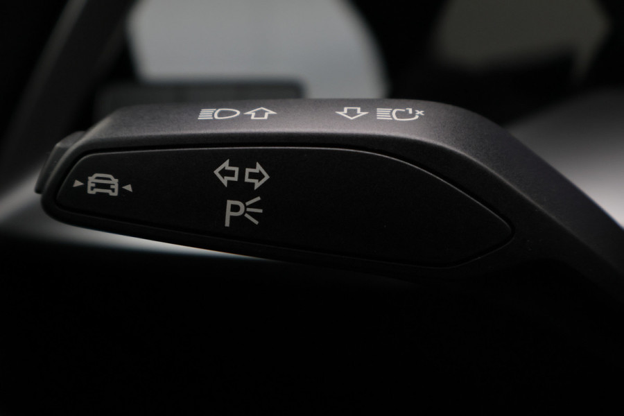 Audi A3 Sportback 30 TFSI Attitude Virtual Cockpit, Sportstoelen, Apple Carplay, LED, Climate, PDC