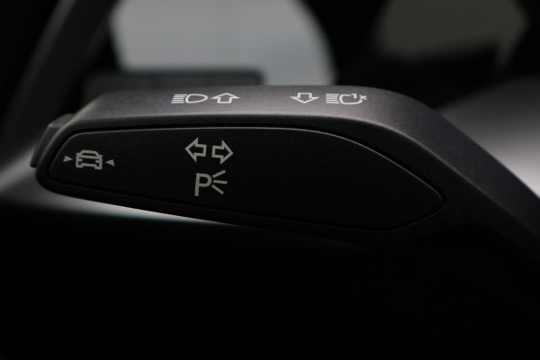 Audi A3 Sportback 30 TFSI Attitude Virtual Cockpit, Sportstoelen, Apple Carplay, LED, Climate, PDC
